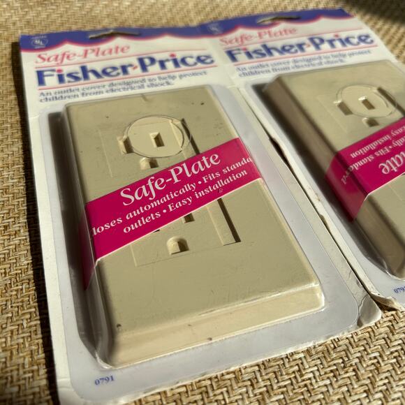 Vintage Fisher-Price Safe-Plate Outlet Covers NIP Set of 2 Child Safety - Picture 2 of 3